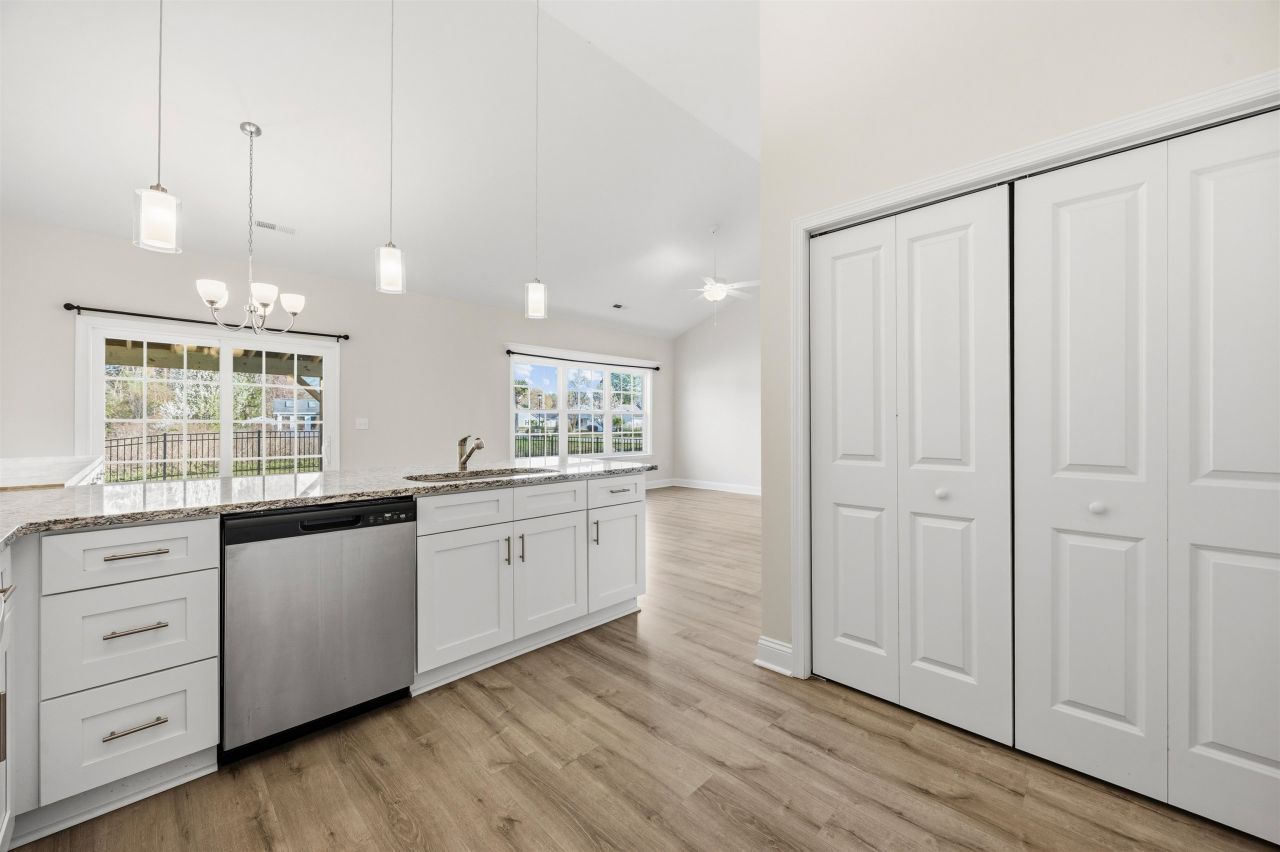 908 Sandridge Rd. Photo 12