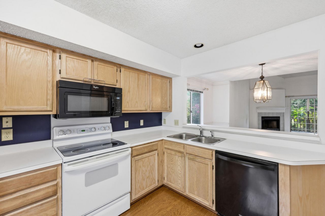 1364 Center Lake Drive Photo 10