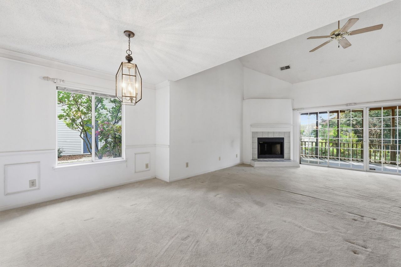 1364 Center Lake Drive Photo 4