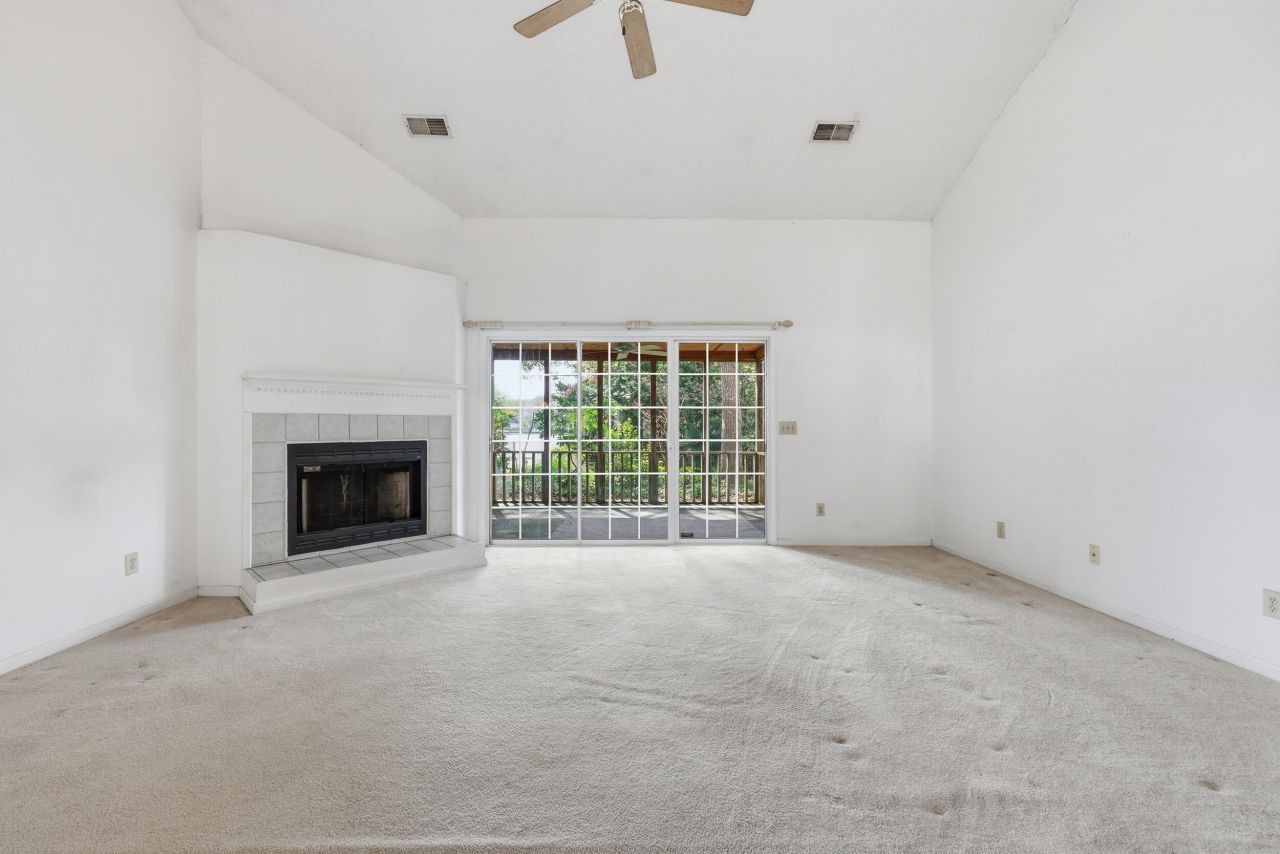 1364 Center Lake Drive Photo 5