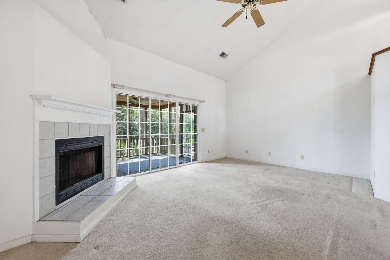 1364 Center Lake Drive Photo 6