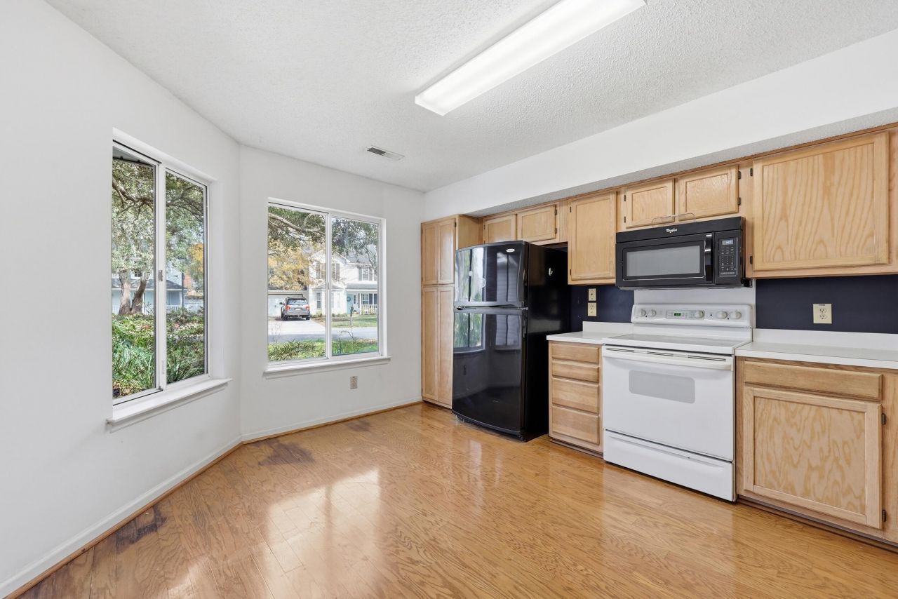 1364 Center Lake Drive Photo 9