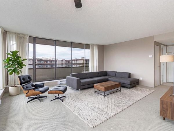9805 Second St, Unit #301, Sidney, BC V8L 4T9