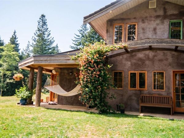 9 Grant Rd, Lasqueti Island, BC V0R 2J0