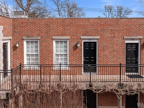 46 Carriage Lane, St Louis, MO 63108