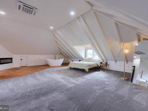 136 E HARRISBURG AVENUE, ELIZABETHTOWN, PA 17022