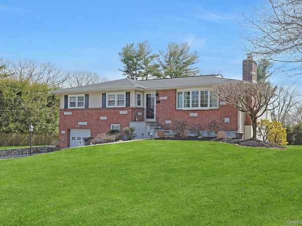 12 Greenwood Lane , Valhalla, NY 10595