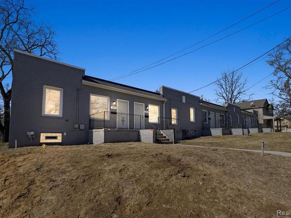 111 Cadillac, Pontiac, MI 48342