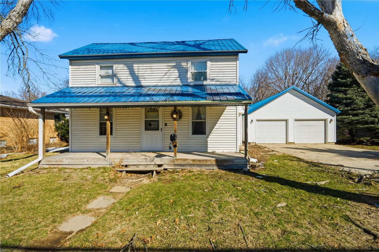 708 3rd Street Se, Independence, IA 50644 Main Photo