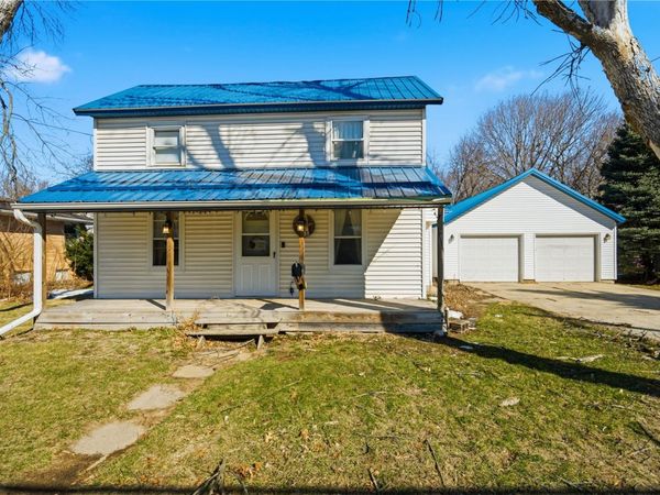 708 3rd Street SE, Independence, IA 50644