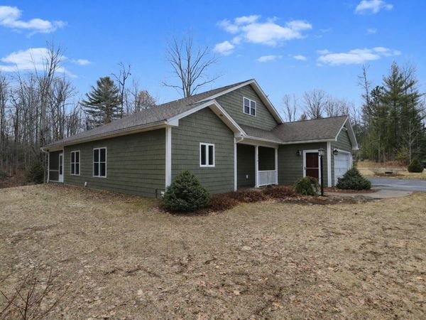216 Cherry Lane, Newport City, VT 05855