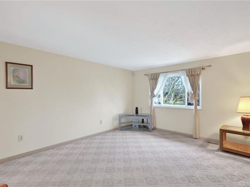 1845 S Bayberry Drive, Miamisburg, OH 45342 Photo 8