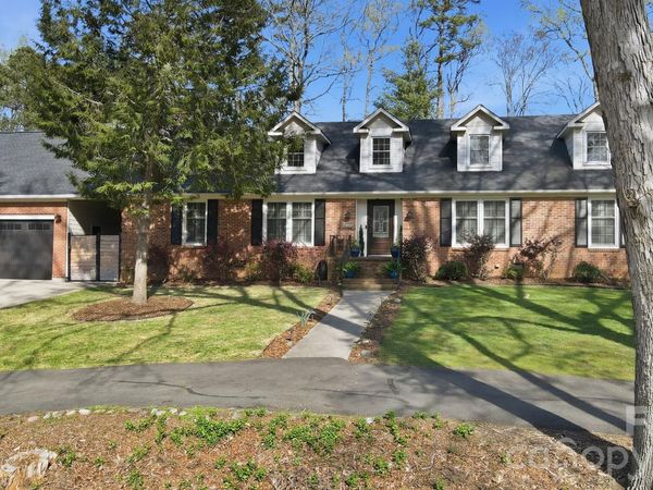6123 Lake Providence Lane, Charlotte, NC 28277