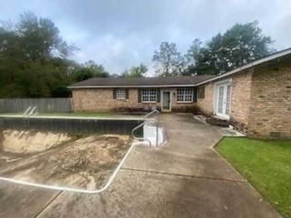 1354 W TENTH Street , Bogalusa, LA 70427