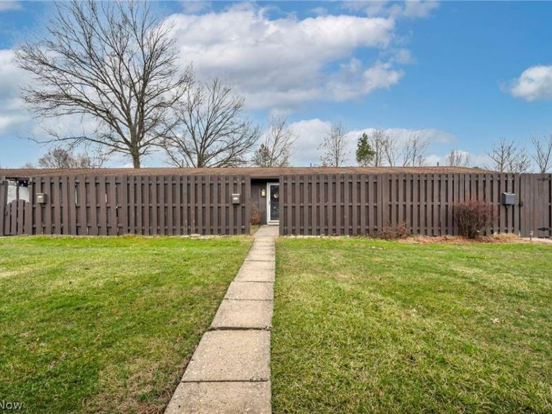 53 Greenfield Court, Berea, OH 44017 Photo 2