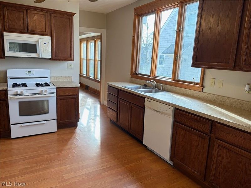 365 S Prospect Street , Medina, OH 44256 Photo 3