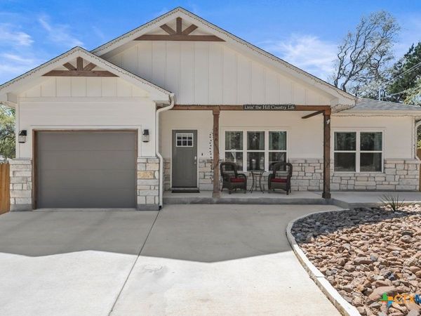 566 Whispering Breeze Drive , Canyon Lake, TX 78133