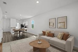 1016 Carriage Wood Circle photo 4