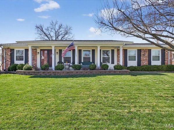 26 Grant Drive, St Peters, MO 63376