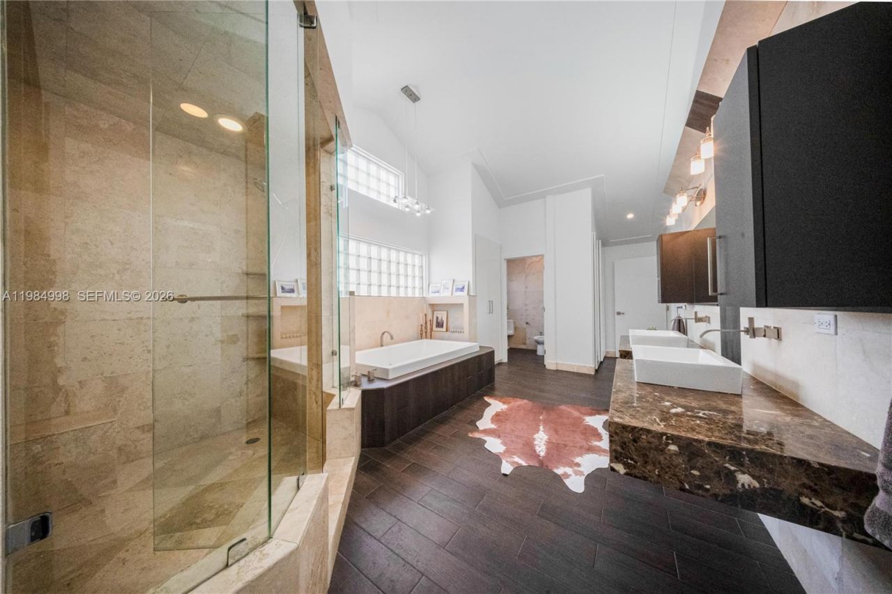 5981 SW 136th St , Pinecrest, FL 33156 Photo