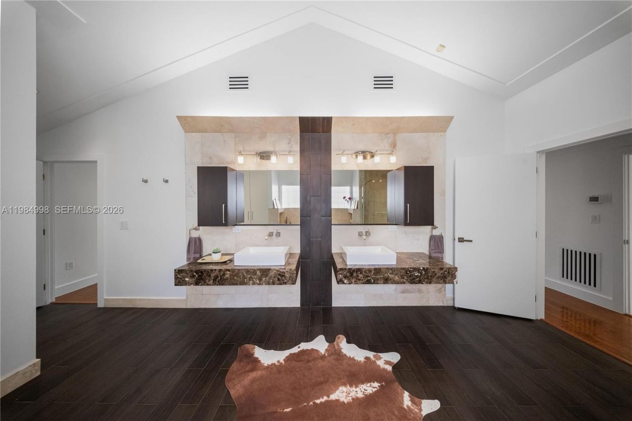 5981 SW 136th St , Pinecrest, FL 33156 Photo