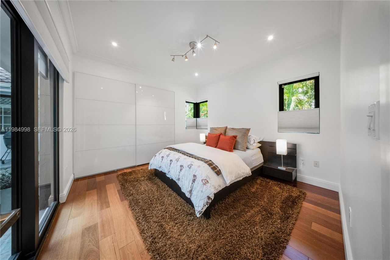 5981 SW 136th St , Pinecrest, FL 33156 Photo