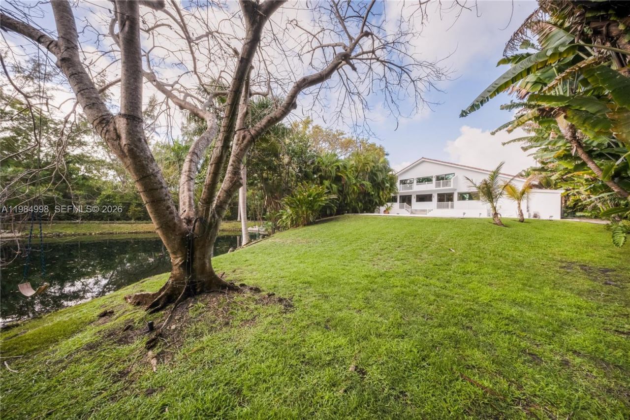 5981 SW 136th St , Pinecrest, FL 33156 Photo