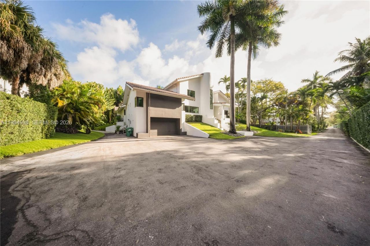 5981 SW 136th St , Pinecrest, FL 33156 Photo