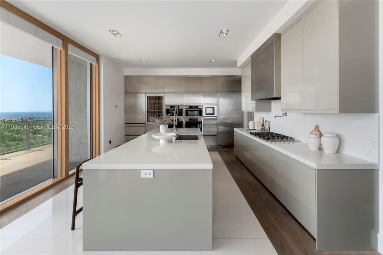 800 S Pointe Dr, Unit 901, Miami Beach, FL 33139 Photo