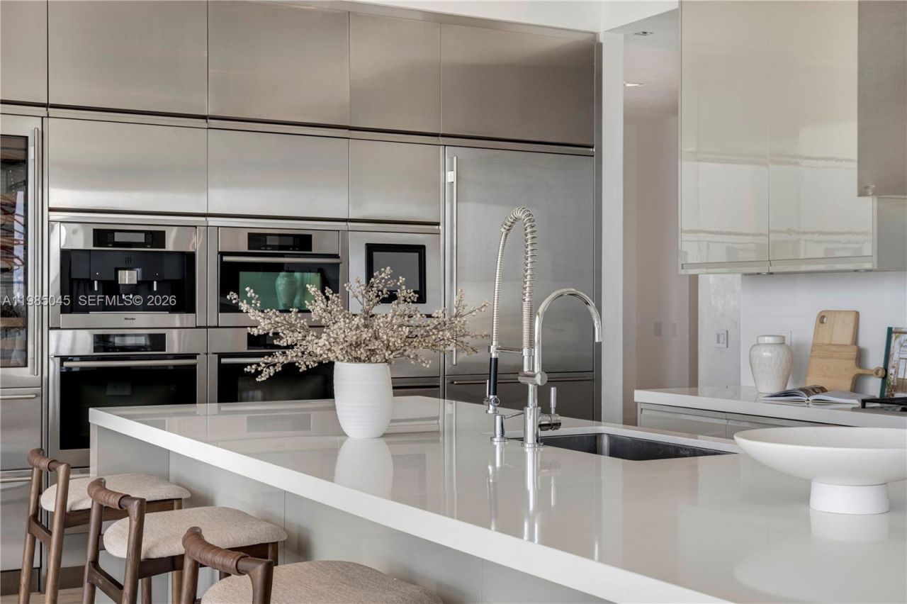 800 S Pointe Dr, Unit 901, Miami Beach, FL 33139 Photo