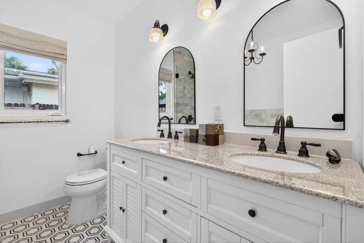 6395 SW 42nd Ter, South Miami, FL 33155 Photo