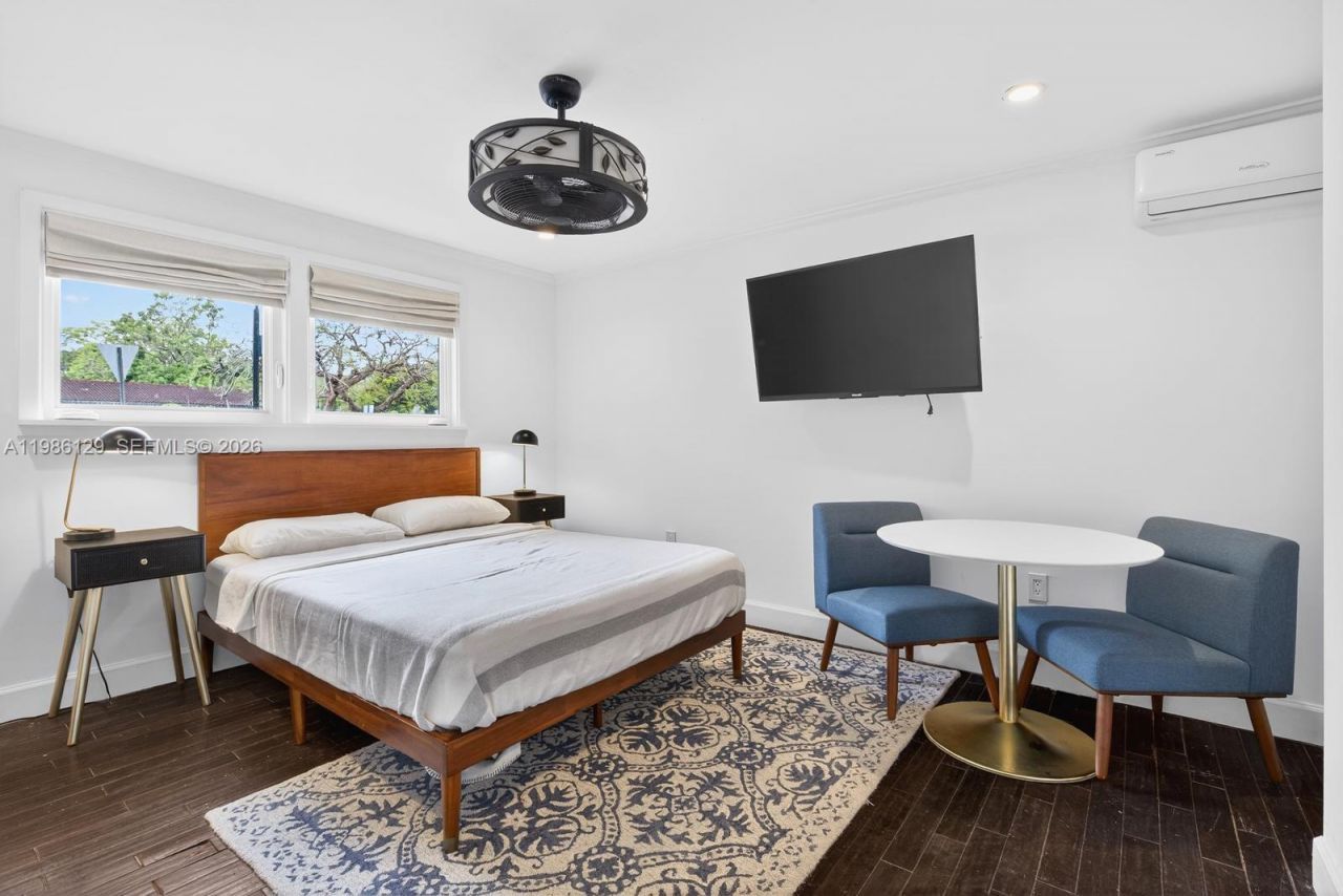 6395 SW 42nd Ter, South Miami, FL 33155 Photo