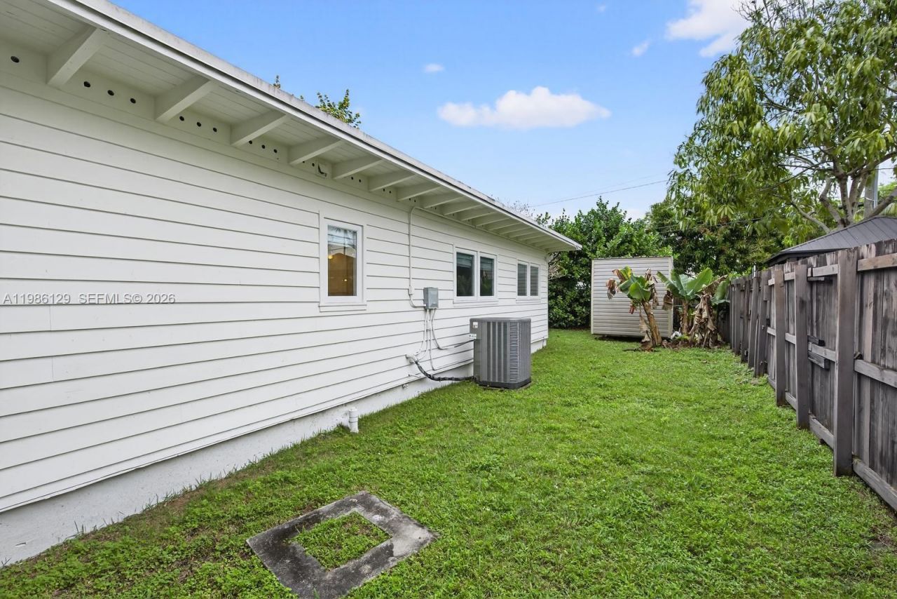 6395 SW 42nd Ter, South Miami, FL 33155 Photo