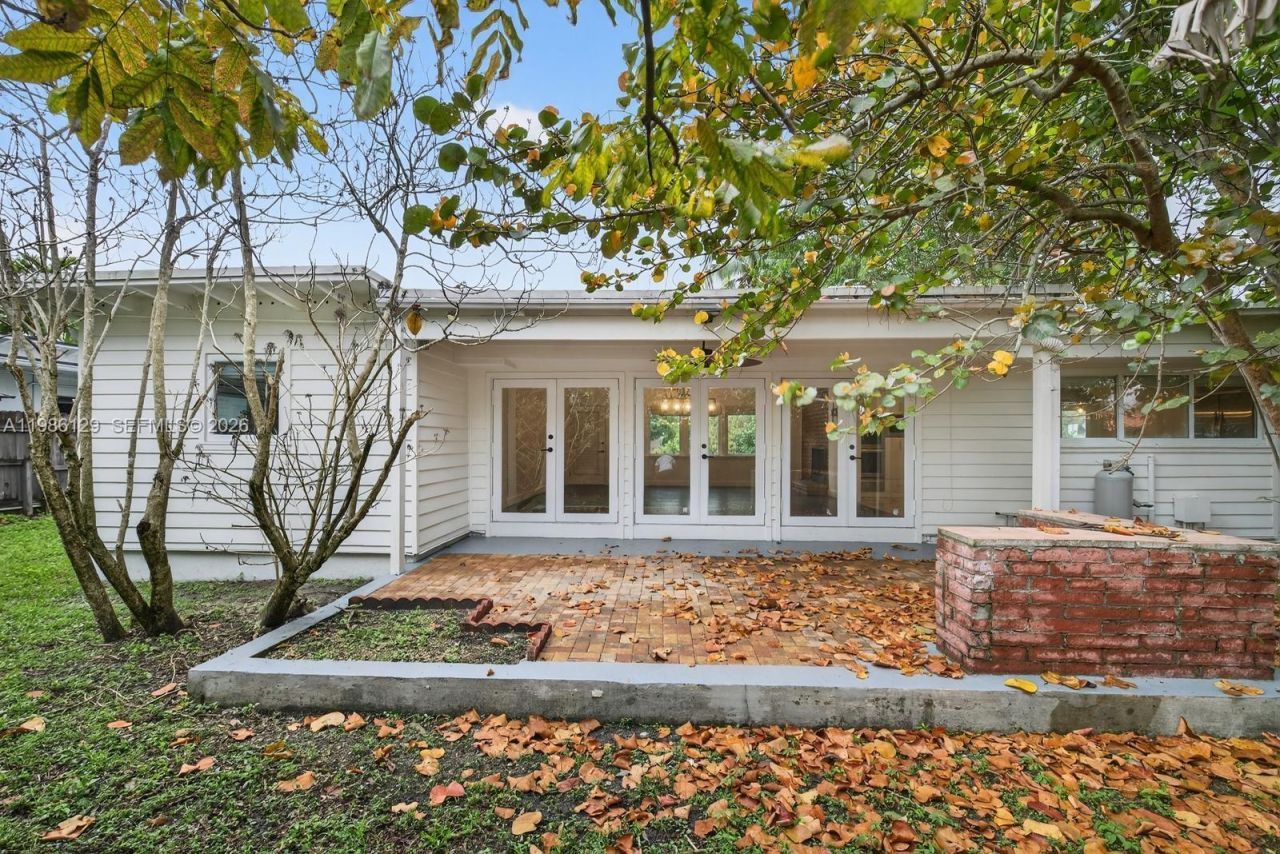 6395 SW 42nd Ter, South Miami, FL 33155 Photo