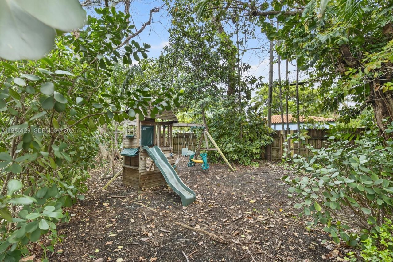 6395 SW 42nd Ter, South Miami, FL 33155 Photo