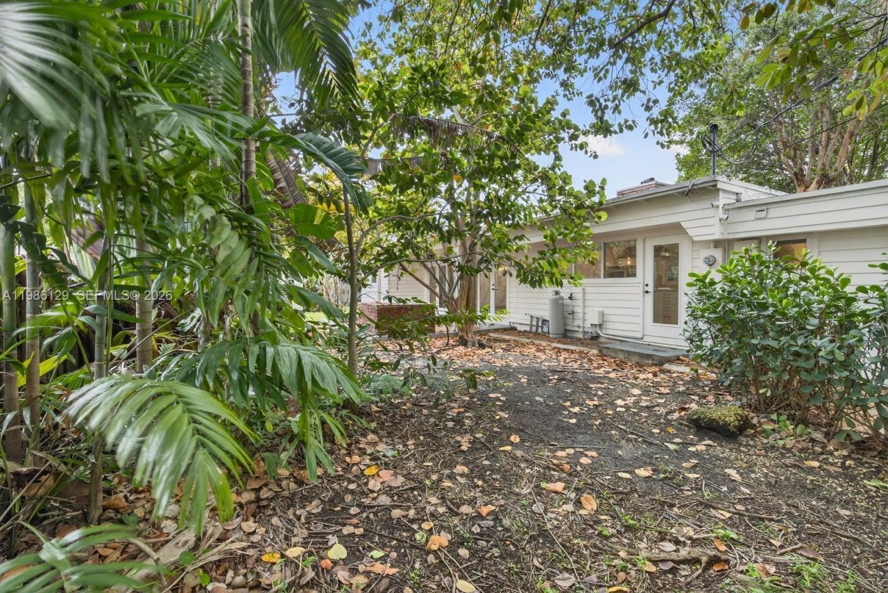 6395 SW 42nd Ter, South Miami, FL 33155 Photo