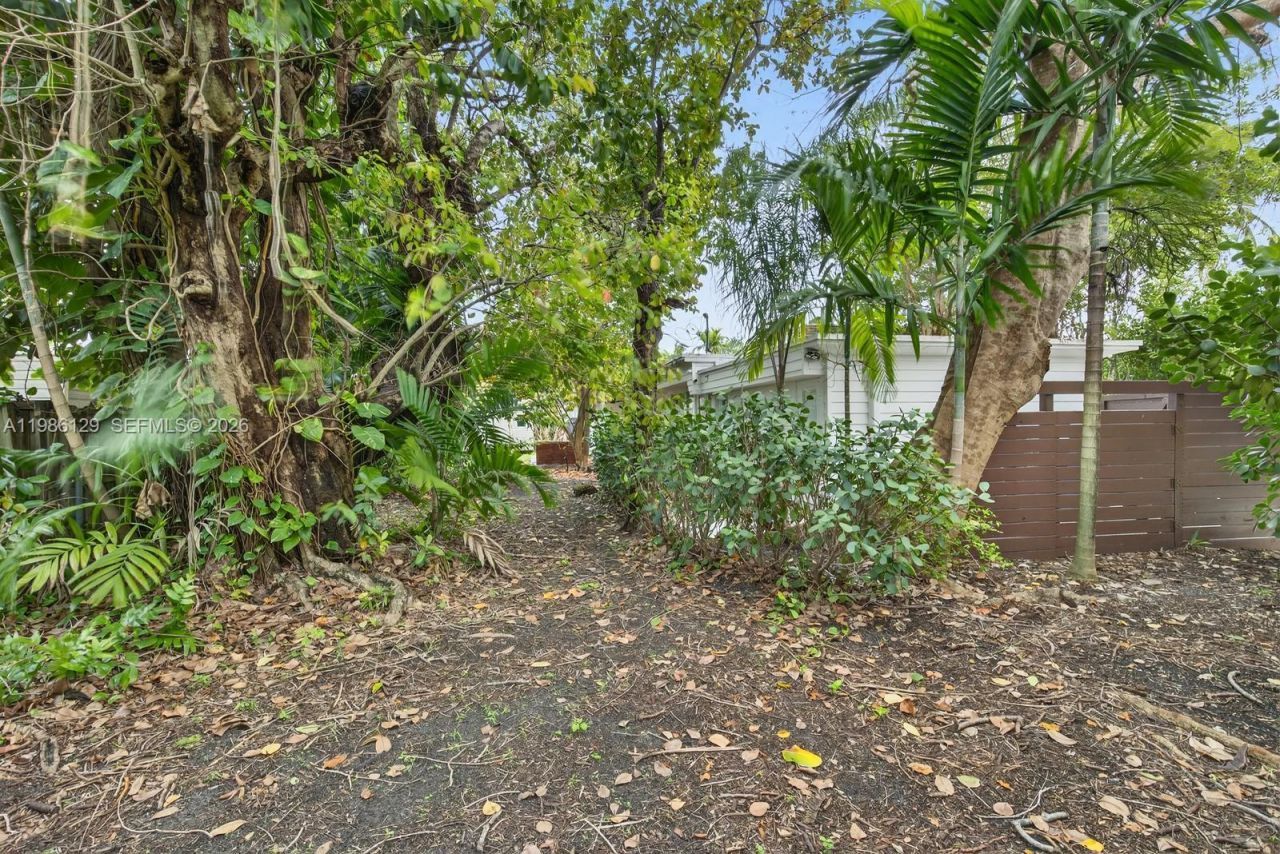 6395 SW 42nd Ter, South Miami, FL 33155 Photo