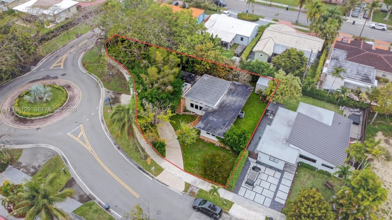 6395 SW 42nd Ter, South Miami, FL 33155 Photo