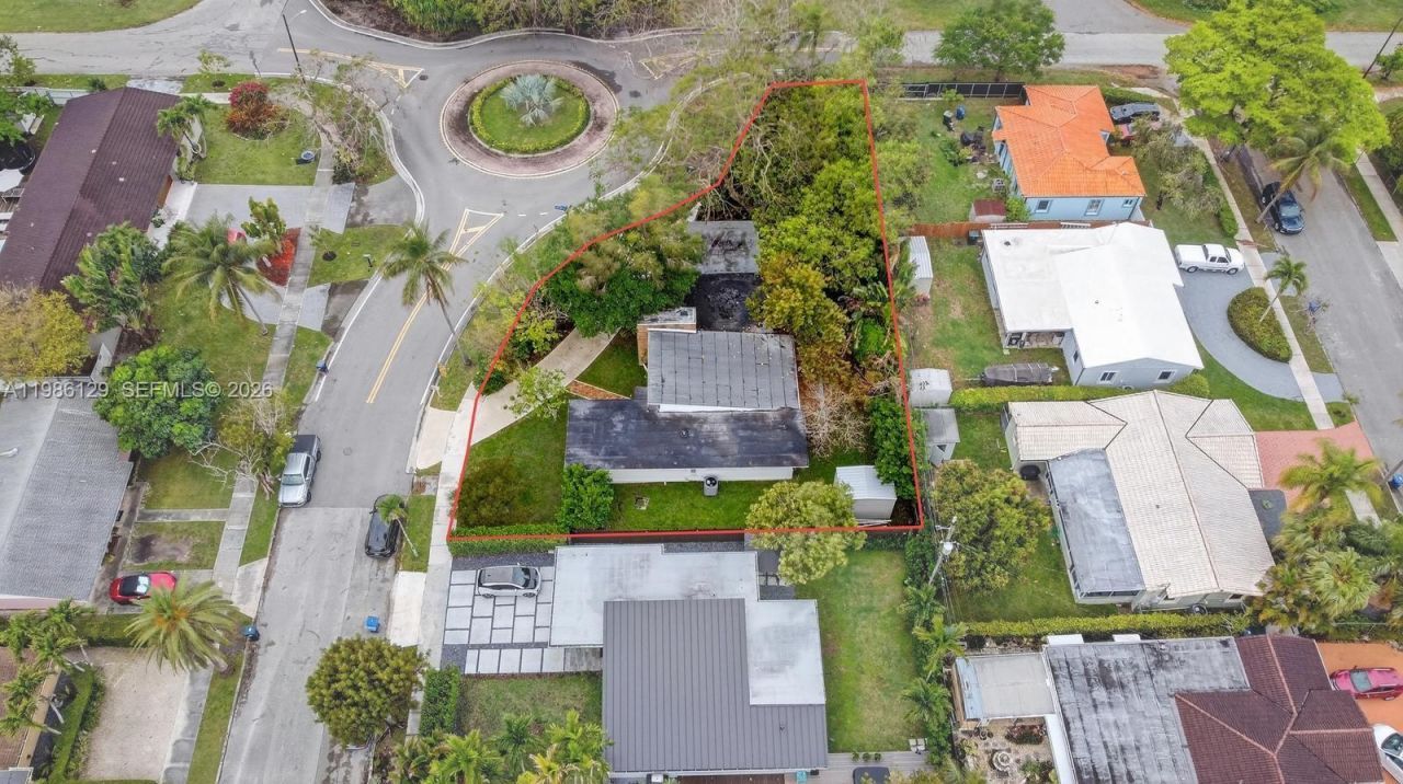 6395 SW 42nd Ter, South Miami, FL 33155 Photo