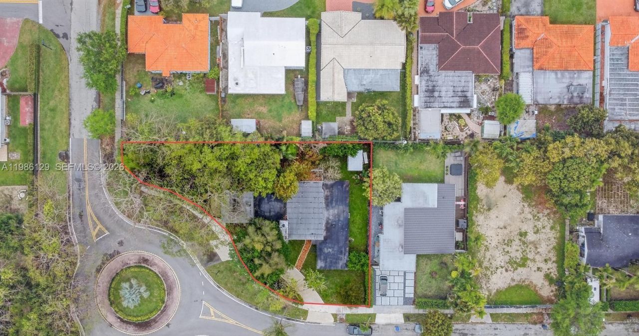 6395 SW 42nd Ter, South Miami, FL 33155 Photo