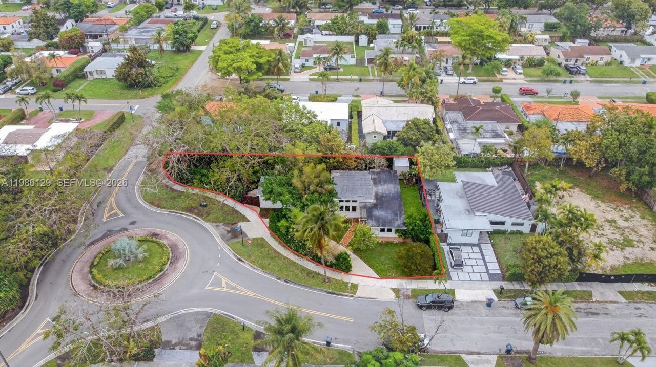 6395 SW 42nd Ter, South Miami, FL 33155 Photo