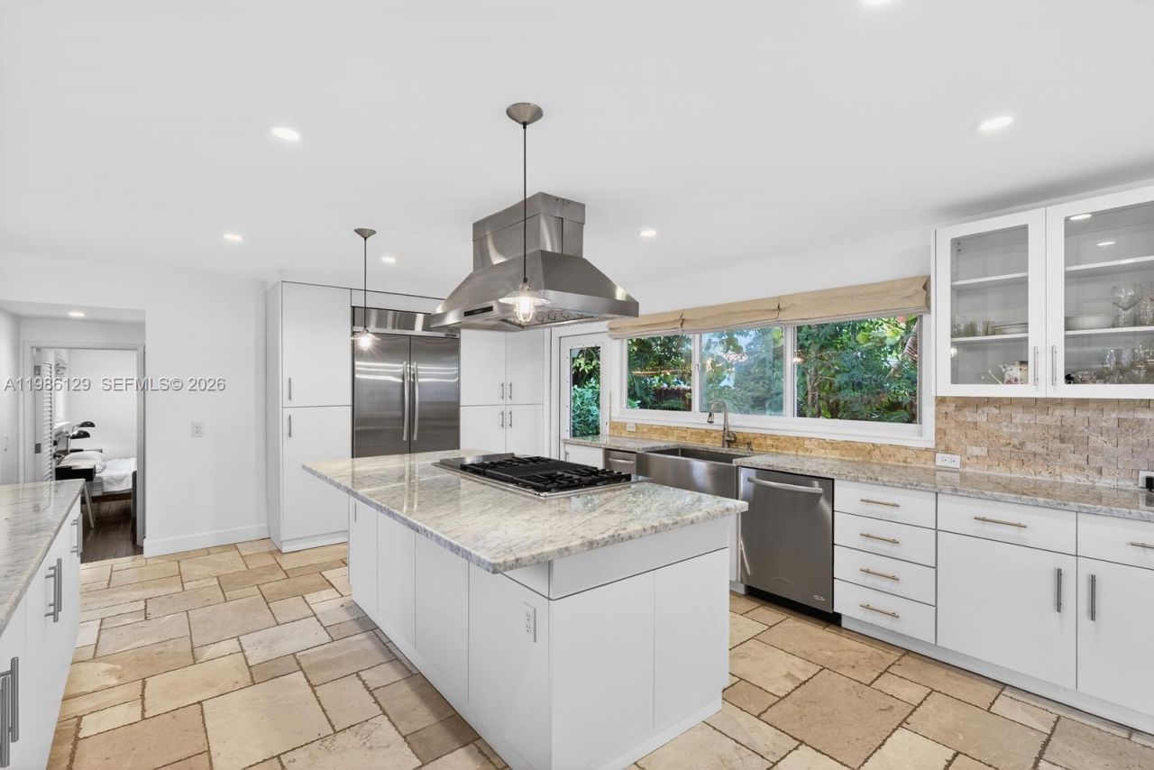 6395 SW 42nd Ter, South Miami, FL 33155 Photo