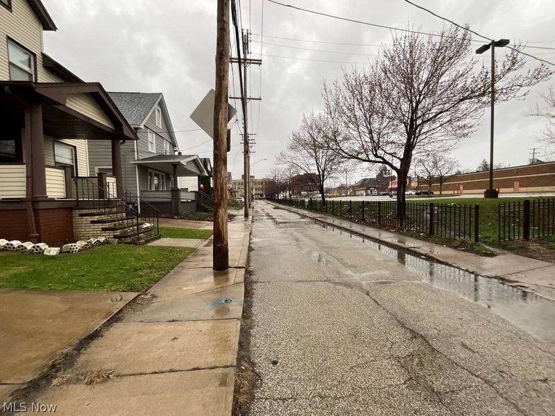 2401 Garden, Cleveland, OH 44109 Photo 2