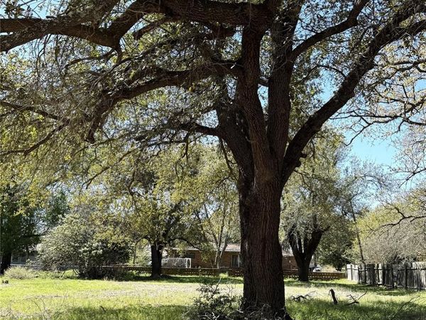 2008 Post Oak RD, Rockdale, TX 76567