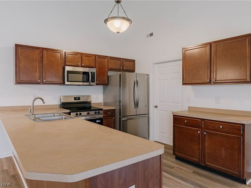 2477 Waterford Pointe Drive , Kent, OH 44240 Photo 7