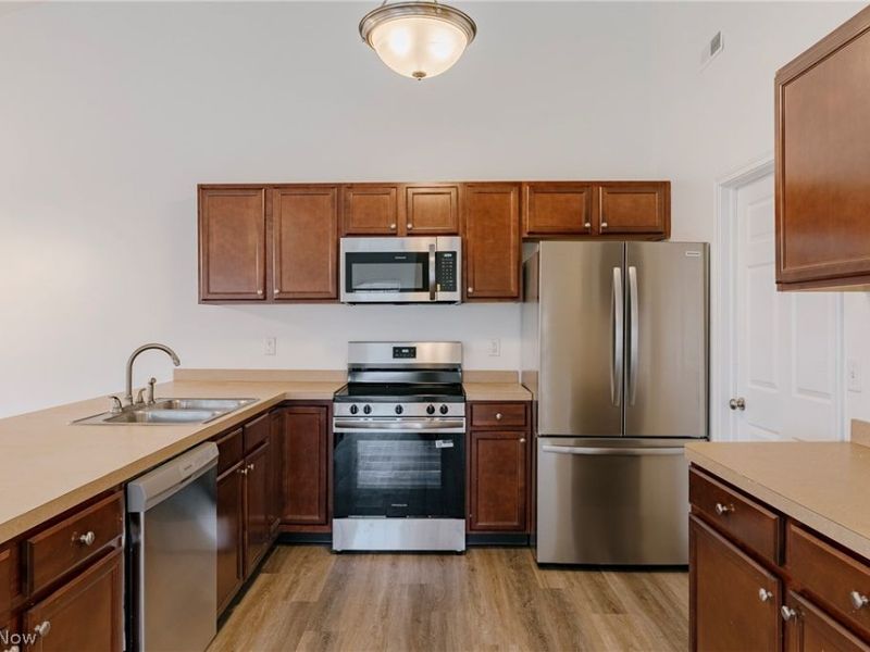 2477 Waterford Pointe Drive , Kent, OH 44240 Photo 8