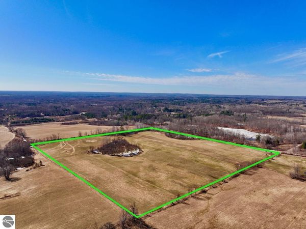 40 190th Avenue, Leroy, MI 49655