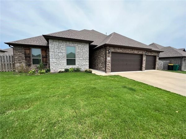 301 Cisterna Drive , Centerton, AR 72719