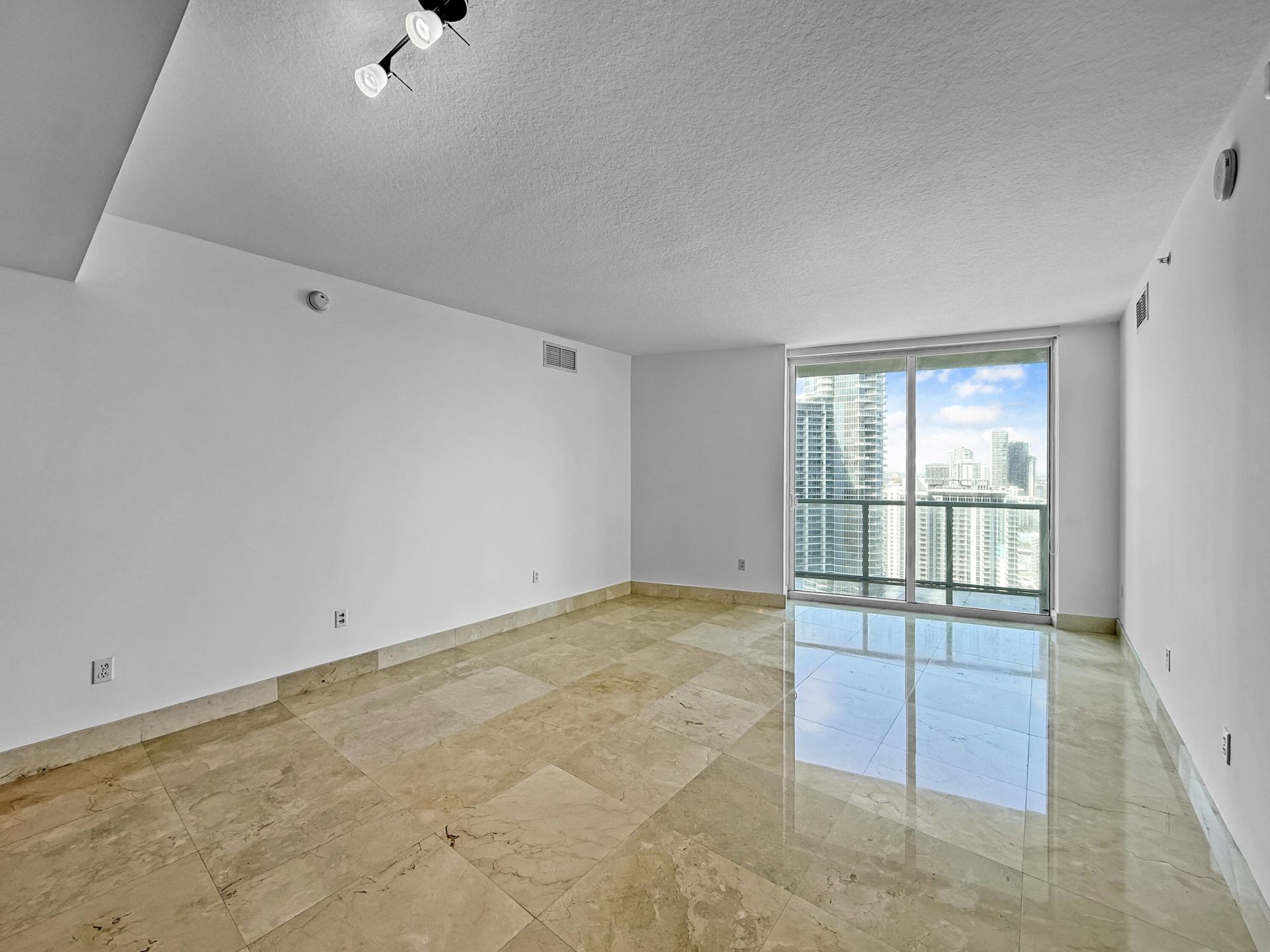1900 N Bayshore Drive, Unit 3404, Miami, FL 33132 Photo