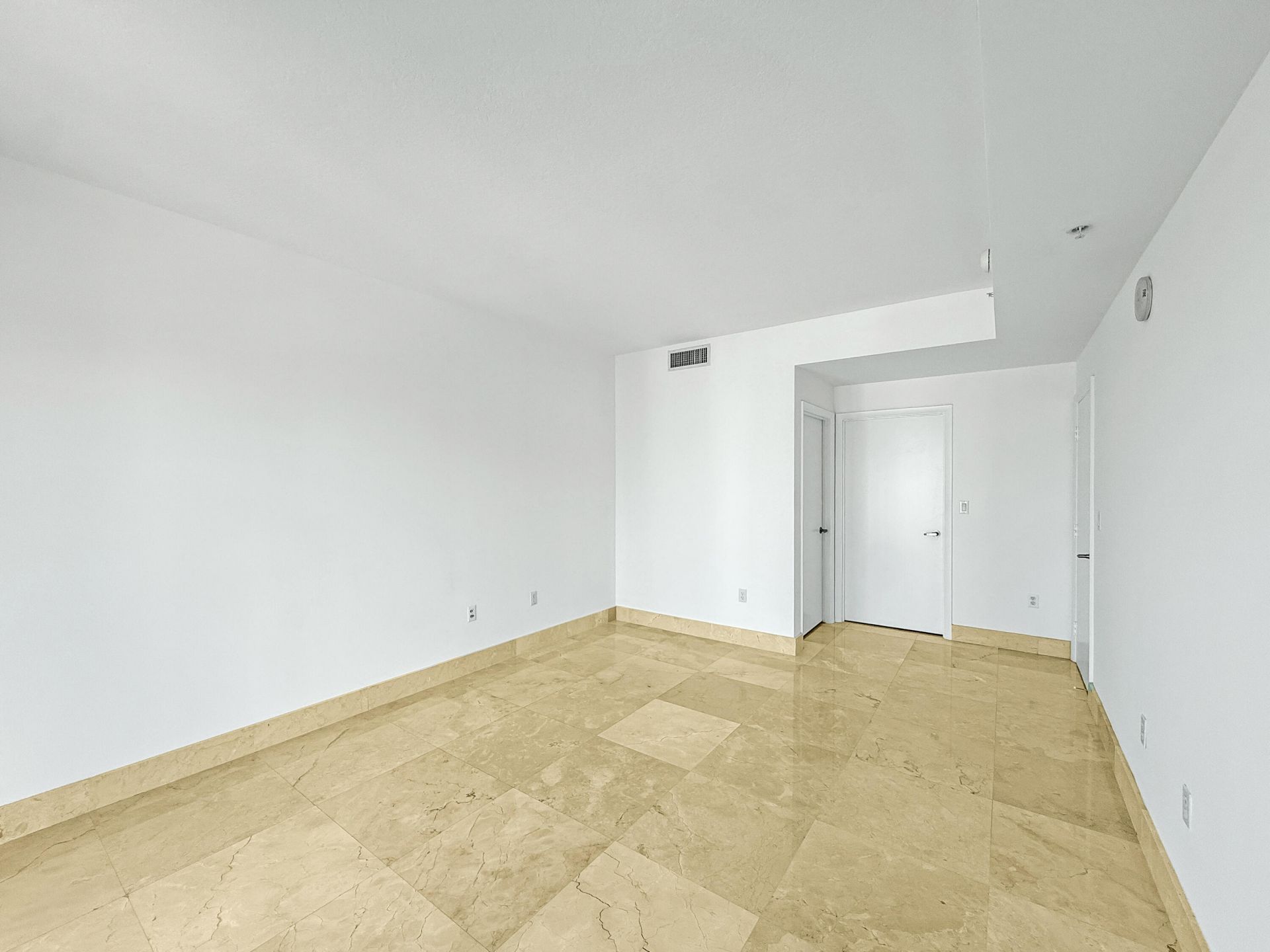 1900 N Bayshore Drive, Unit 3404, Miami, FL 33132 Photo